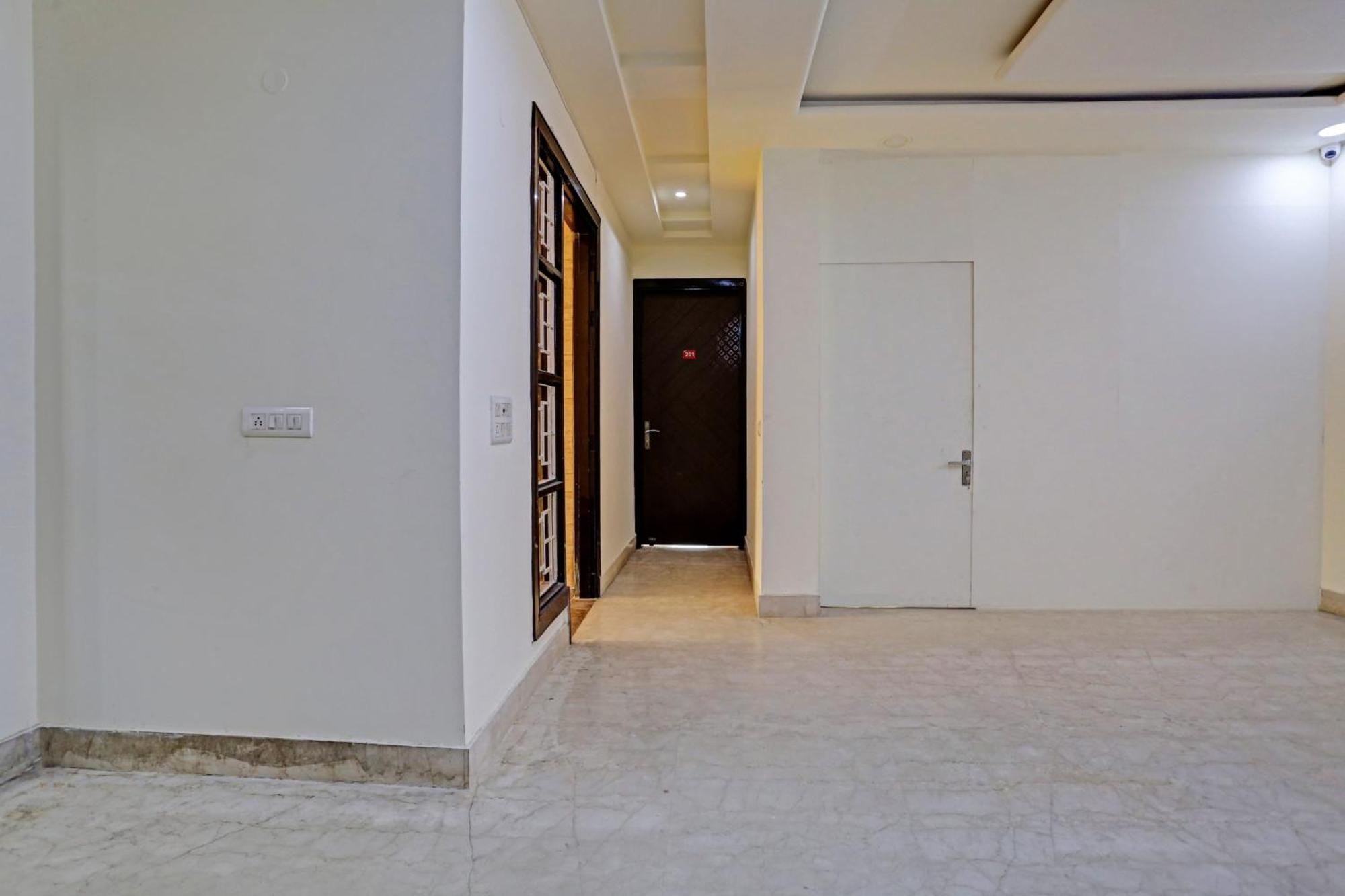 Hotel O Golden Key Inn Punjabi Bagh Neu-Delhi Exterior foto