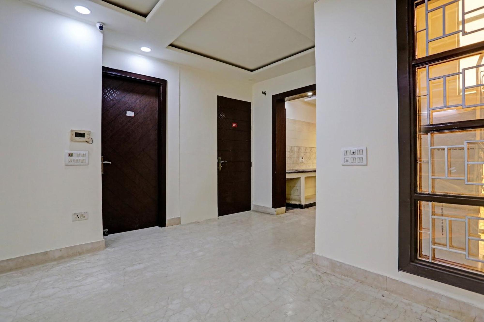 Hotel O Golden Key Inn Punjabi Bagh Neu-Delhi Exterior foto